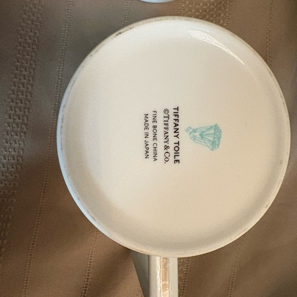LANDMARK EXCLUSIVE TIFFANY AND CO BONE CHINA TOILE MUGS - Picture 3 of 6